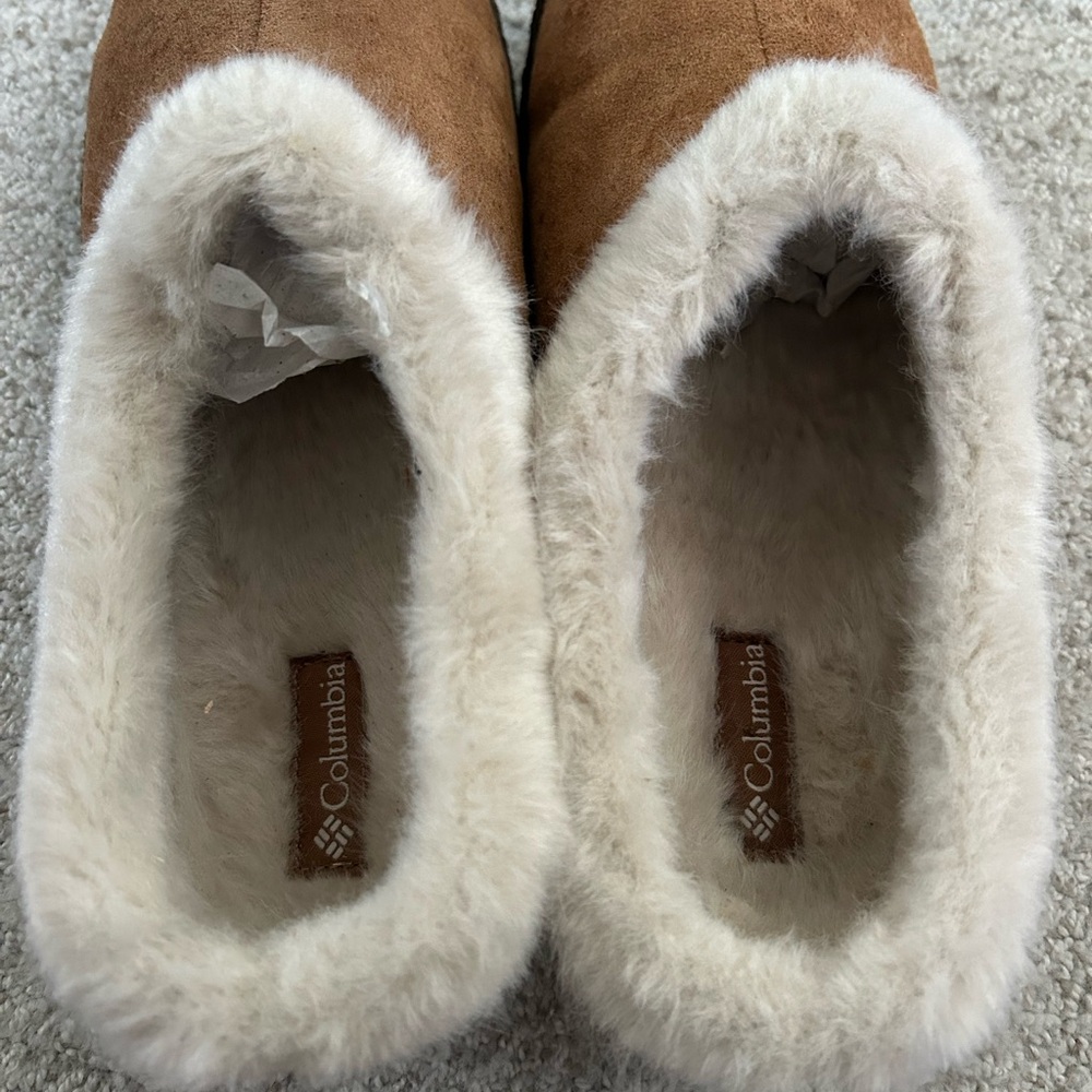 Columbia Tan Suede Slippers with Cream Lining - Picture 3 of 3